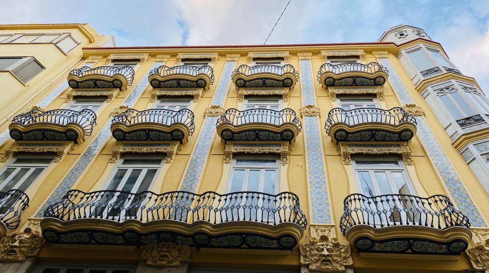 Edificio Aznar en la calle Embajador Vich.