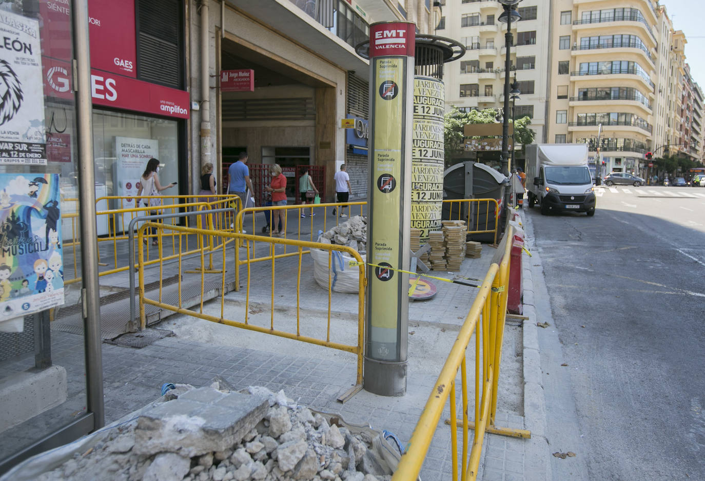 Fotos: Empiezan las obras de peatonalización de la plaza San Agustín de Valencia