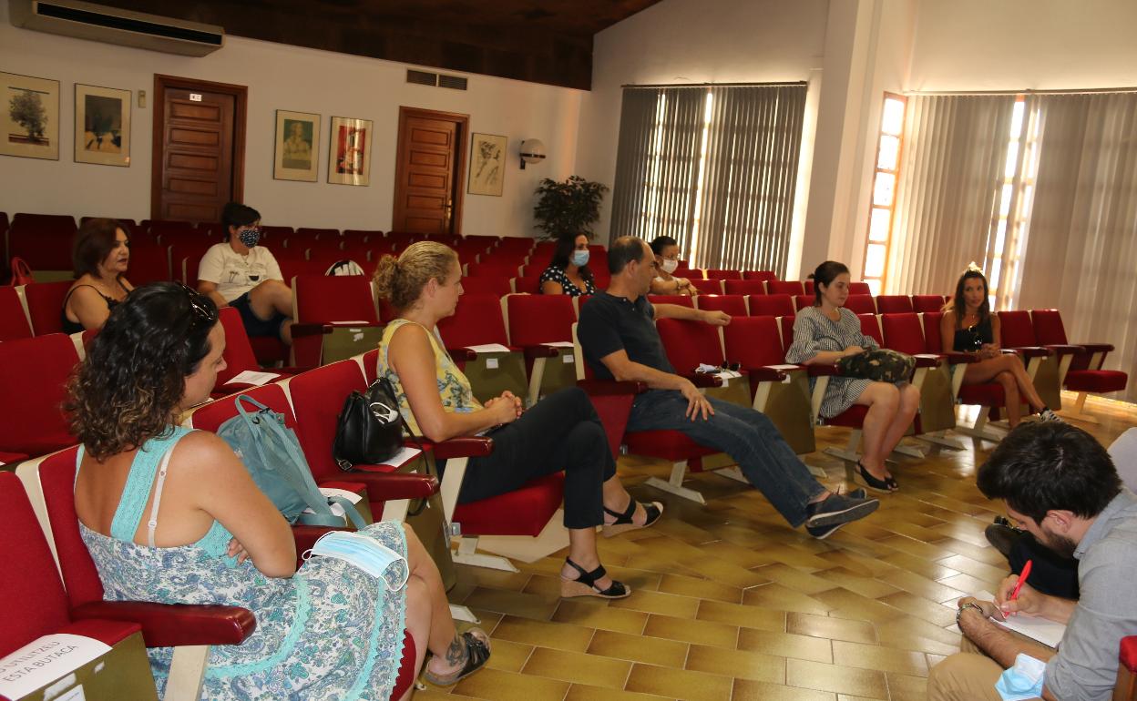 Una de las reuniones mantenidas con colectivos de la ciudad para elaborar el Plan de Igualdad. 