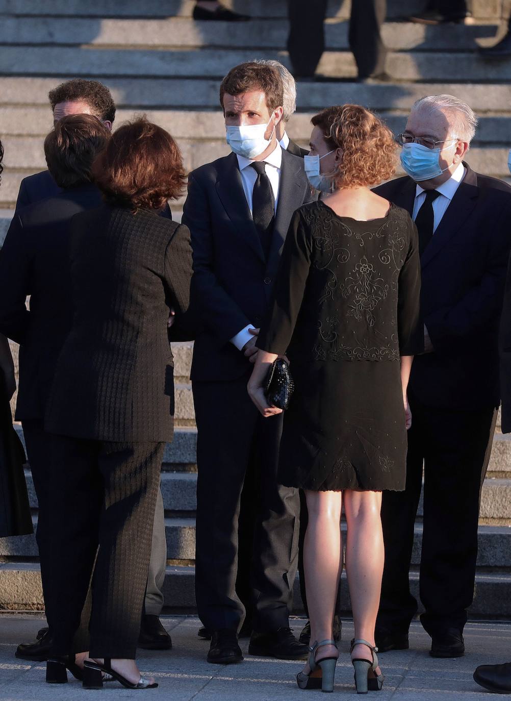 Los reyes, sus hijas, la vicepresidenta del Gobierno Carmen Calvo y representantes de otras instituciones del Estado y de partidos políticos asisten al funeral por las víctimas del coronavirus que se celebra en la catedral madrileña de La Almudena organizado por la Conferencia Episcopal.