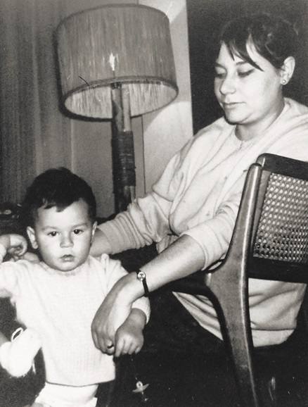 «En esta foto estoy con mi madre».