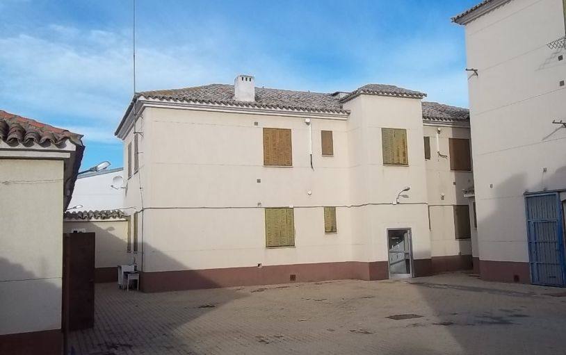 ILLESCAS (TOLEDO) - Vivir en una antigua casa-cuartel dentro del pueblo. Esto es lo que permite la Guardia Civil en Illescas. Su futuro uso, especifica la web, debe ser "Equipamiento Servicios Urbanos". Tiene un valor de 698.941 euros.