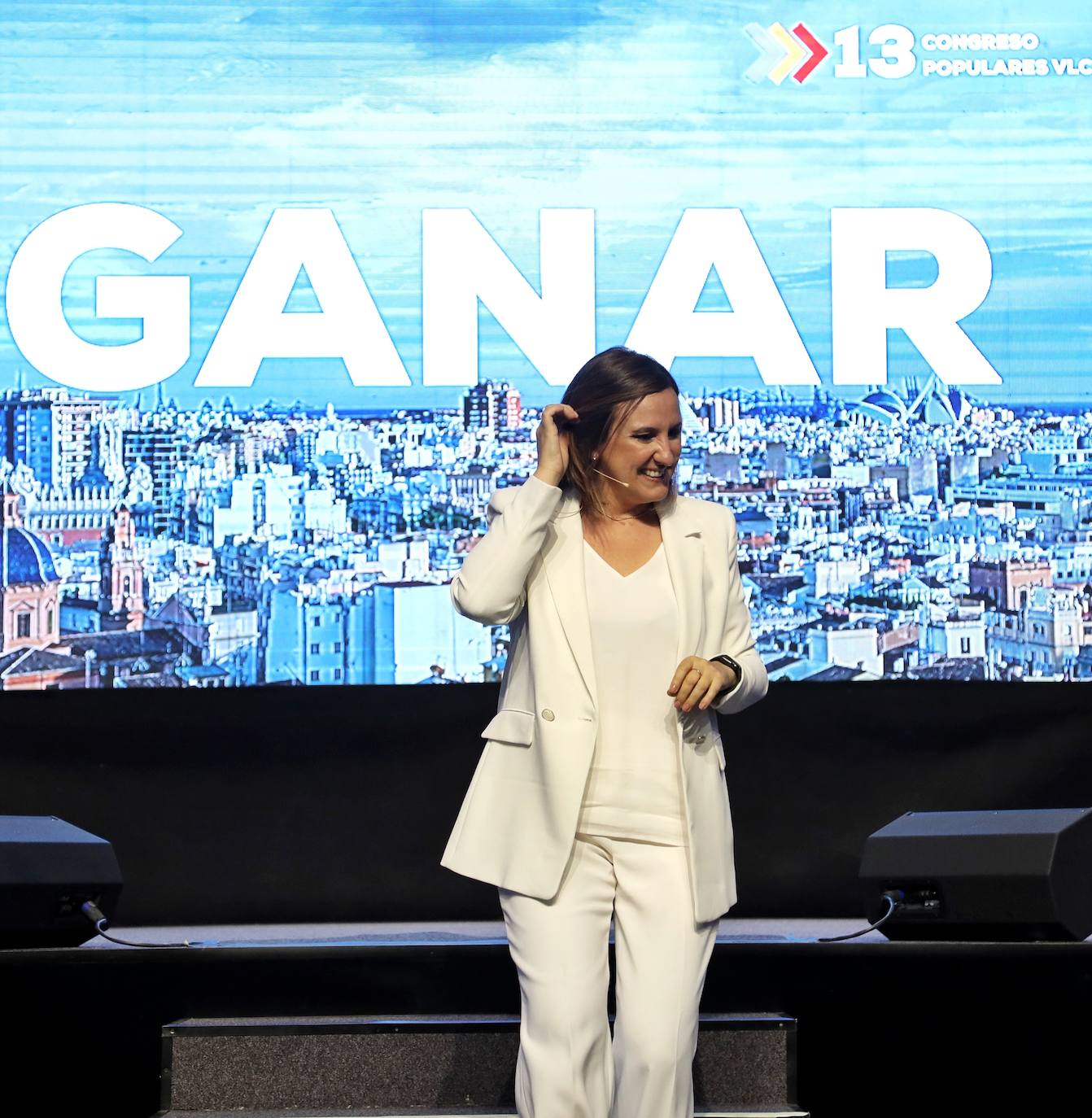 El vicepresidente del Grupo Popular Europeo, Esteban González Pons, junto a la portavoz municipal del PP en el Ayuntamiento de València, María José Català, durante el XIII Congreso del PP de València celebrado en el Museo de las Ciencias Príncipe Felipe. 