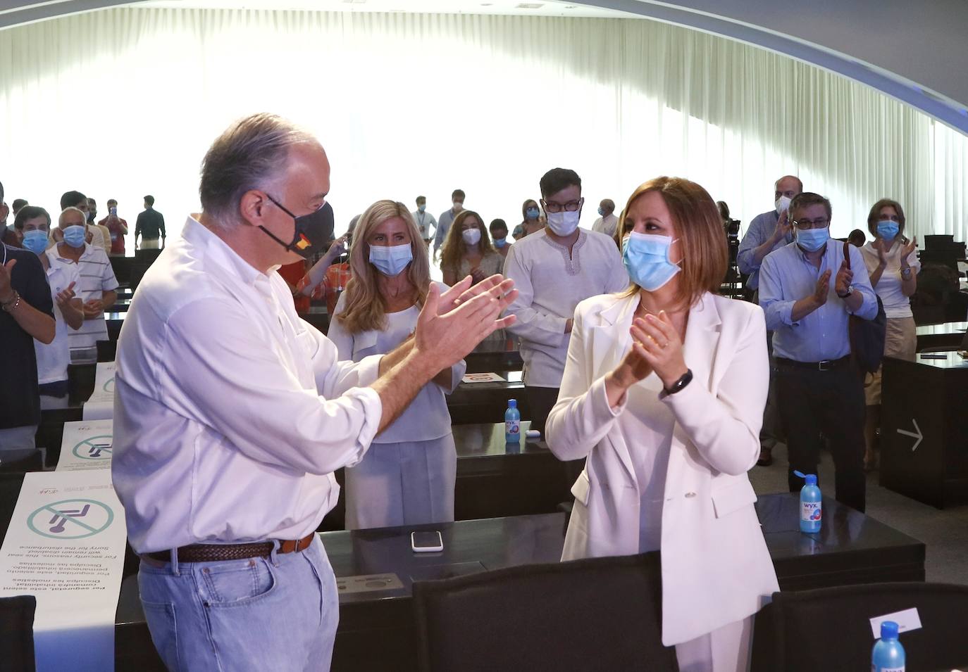 El vicepresidente del Grupo Popular Europeo, Esteban González Pons, junto a la portavoz municipal del PP en el Ayuntamiento de València, María José Català, durante el XIII Congreso del PP de València celebrado en el Museo de las Ciencias Príncipe Felipe. 