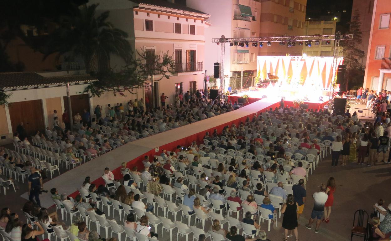 Uno de los actos de las fiestas de Turís. 