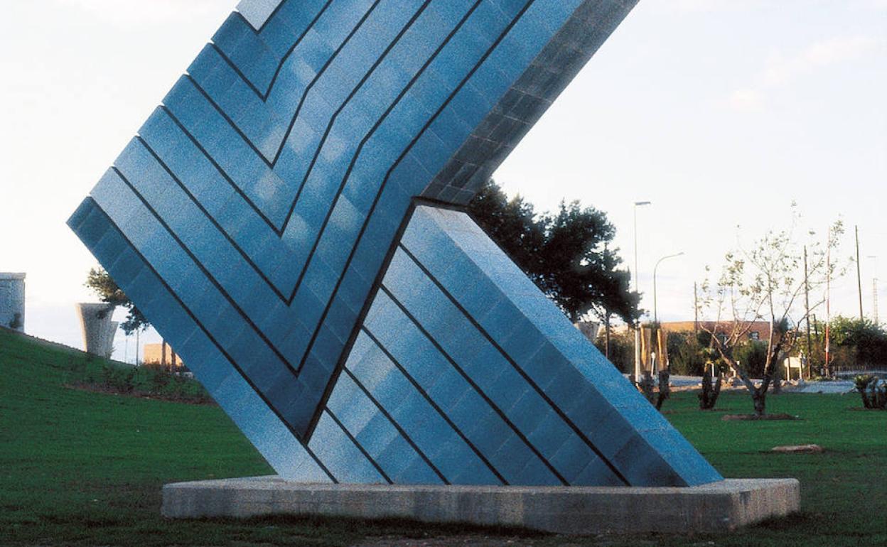 La obra de Enric Mestre que hasta hace unos días estaba en las inmediaciones del aeropuerto. 