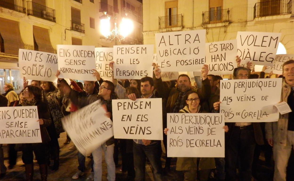 Protesta vecinal de Benirredrà contra el trinquet en el año 2013. 