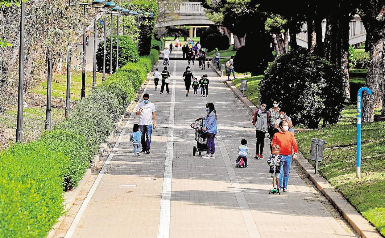 Las familias numerosas reclaman al Consell incrementar las ayudas económicas, de conciliación y el teletrabajo ante la crisis