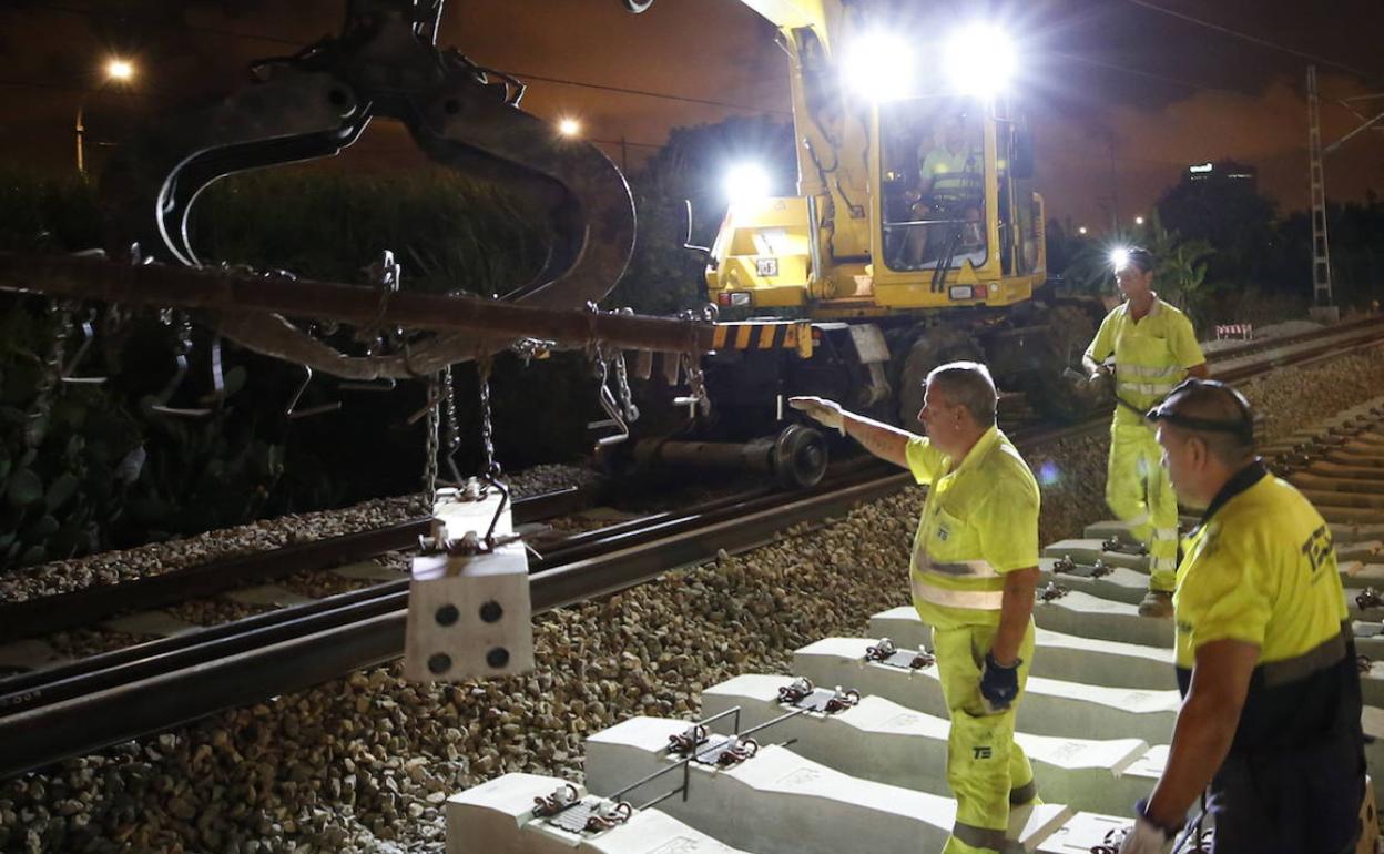 Obras de implantación del tercer carril en el entorno de la Punta.