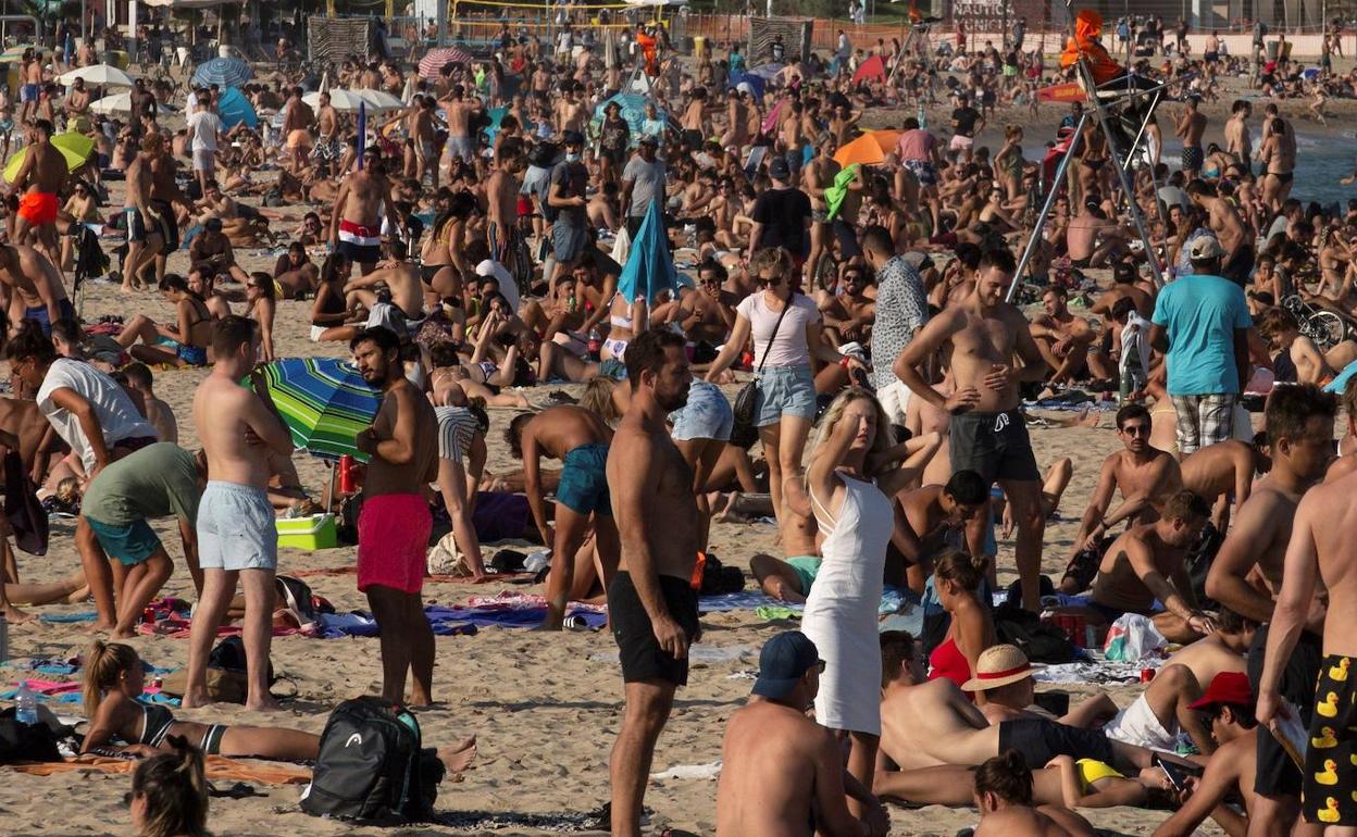 Playa de Bogatell, en el distrito de Sant Martí (Barcelona), este viernes. 