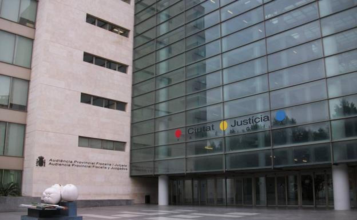 La Audiencia de Valencia ampara a dos okupas porque la dueña del piso no les dijo que se fueran