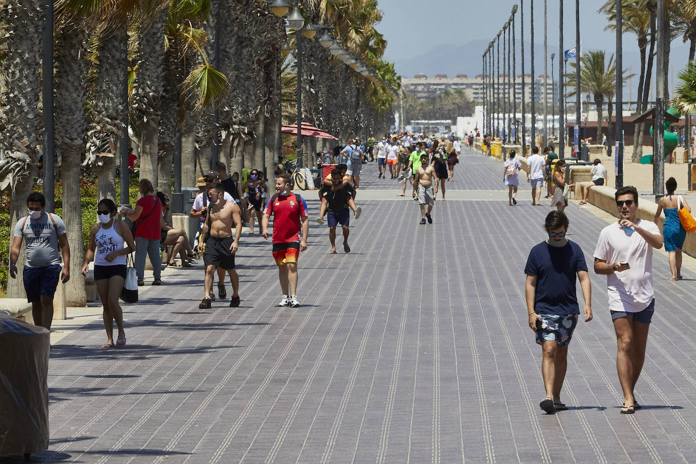 Normalidad en la ciudad de Valencia tras la imposición de la nueva norma. 