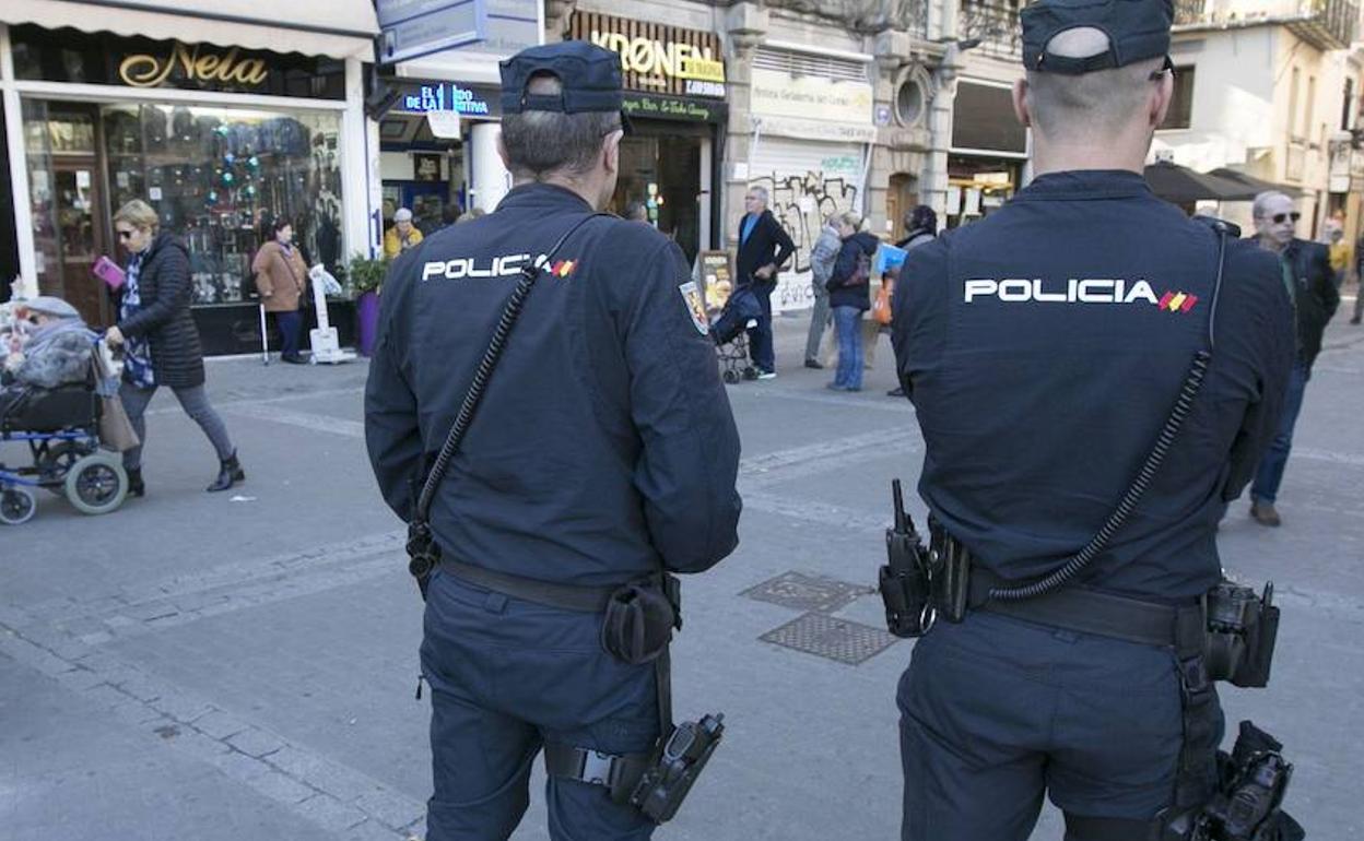 Dos agentes de la Policía Nacional en una imagen de archivo. 