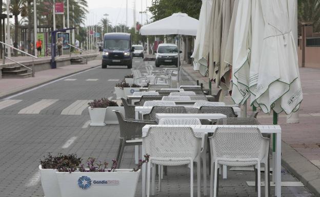 Otra discoteca en el foco de un brote de Peñíscola y primer fallecimiento en la Comunitat en un par de semanas