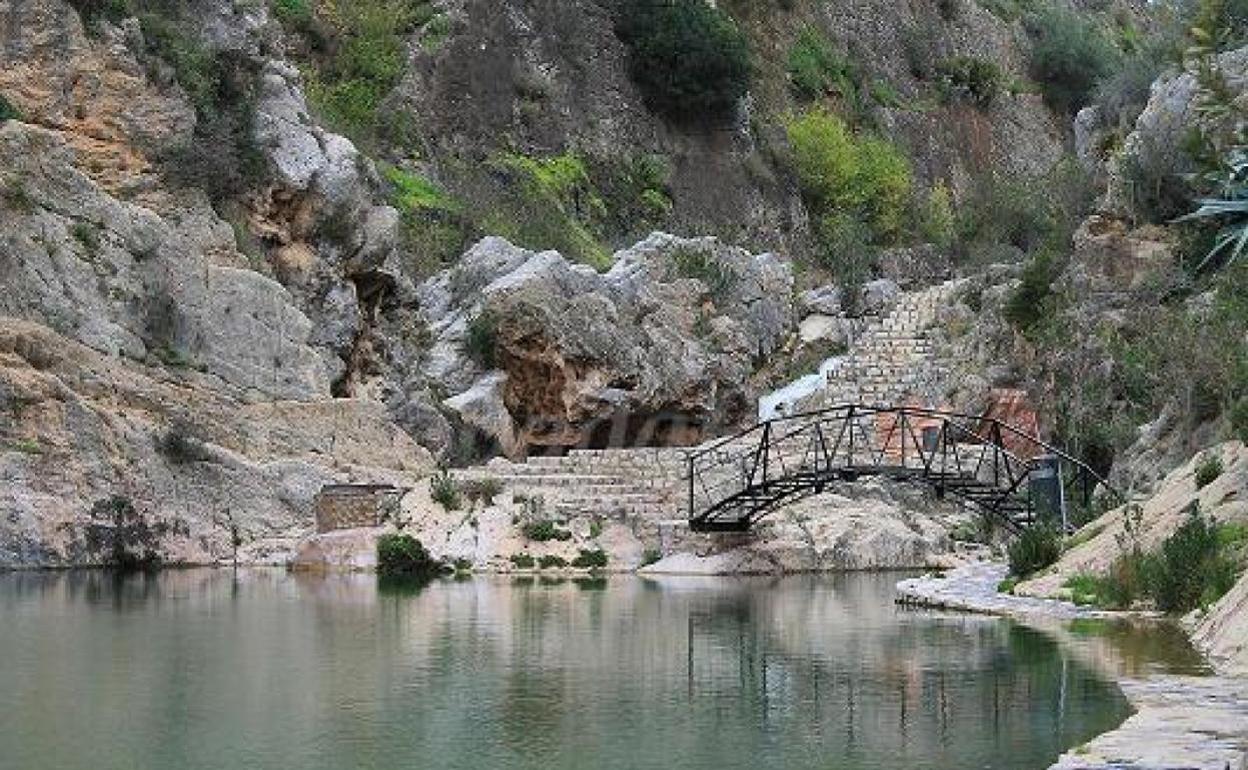 El agua del río en Bolbaite ya es apta para el baño, pero el aforo es limitado. 