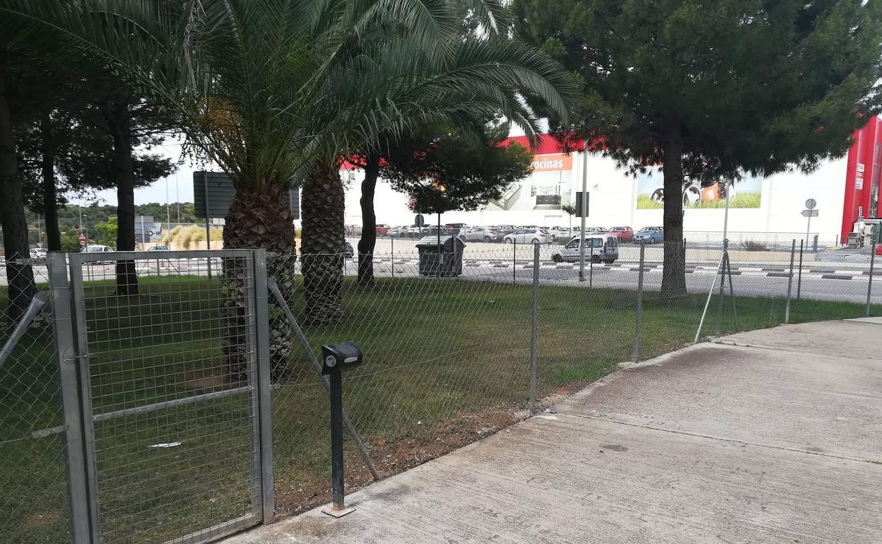 El barrio de Mas del Rosari de Paterna cuenta con un nuevo pipican de 500 metros cuadrados