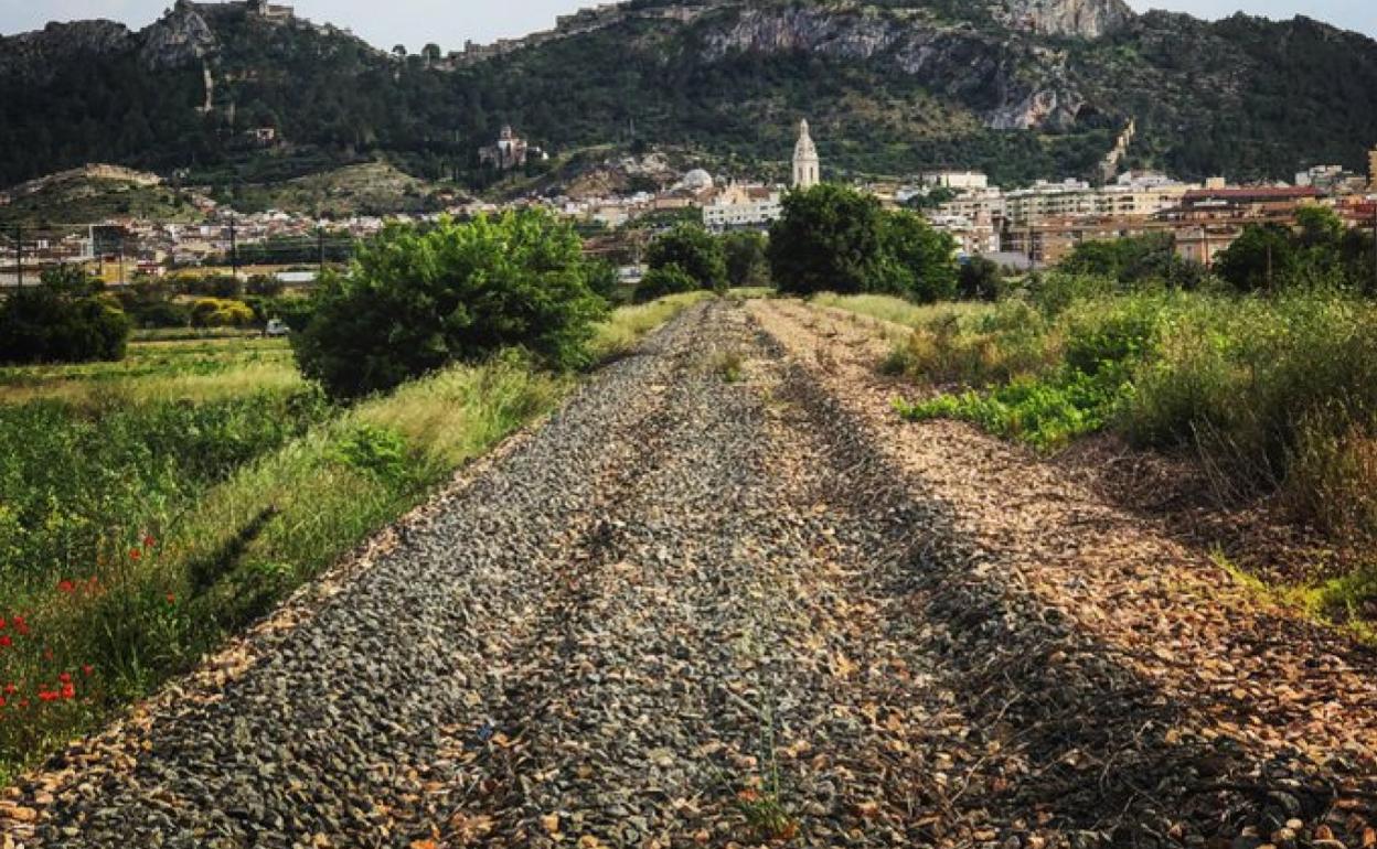 Antiguo trazado del ferrocarril en Xàtiva que se transformará en vía verde. 