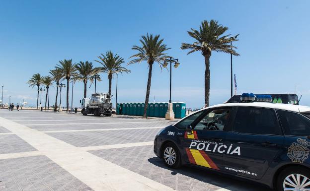 Sanidad precisa que el brote de seis casos detectado en Alicante está en la playa de San Juan