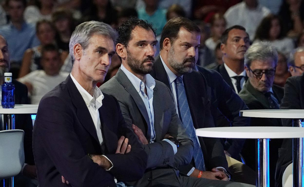 Antonio Martín, Garbajosa y Alfonso Reyes durante la presentación de la Liga Endesa de 2019. 