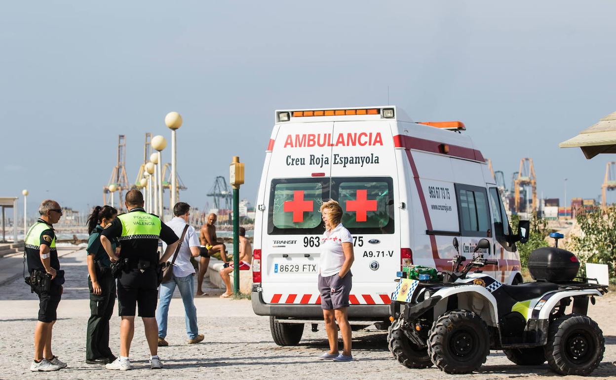 La Policía trata de identificar a un hombre que murió ahogado el jueves por la tarde en la playa del Pinar