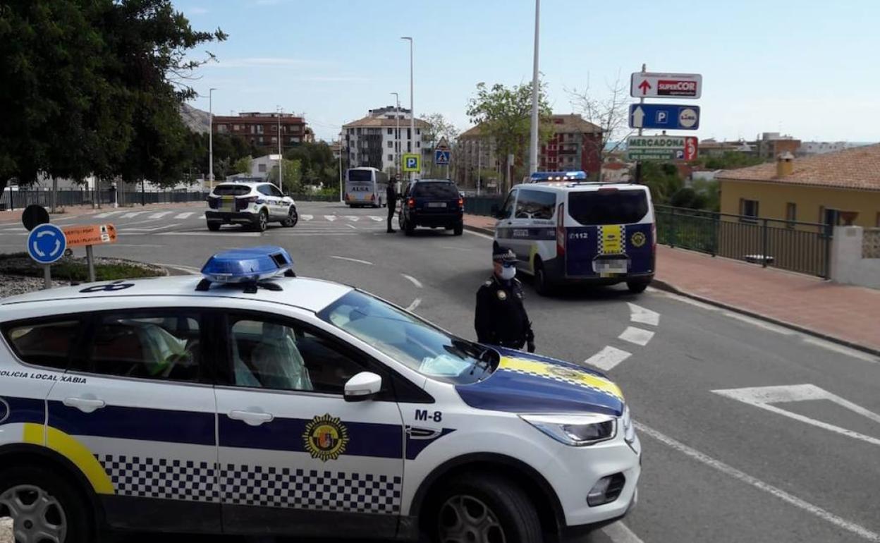 Imagen de archivo de un control policial en Xàbia. 