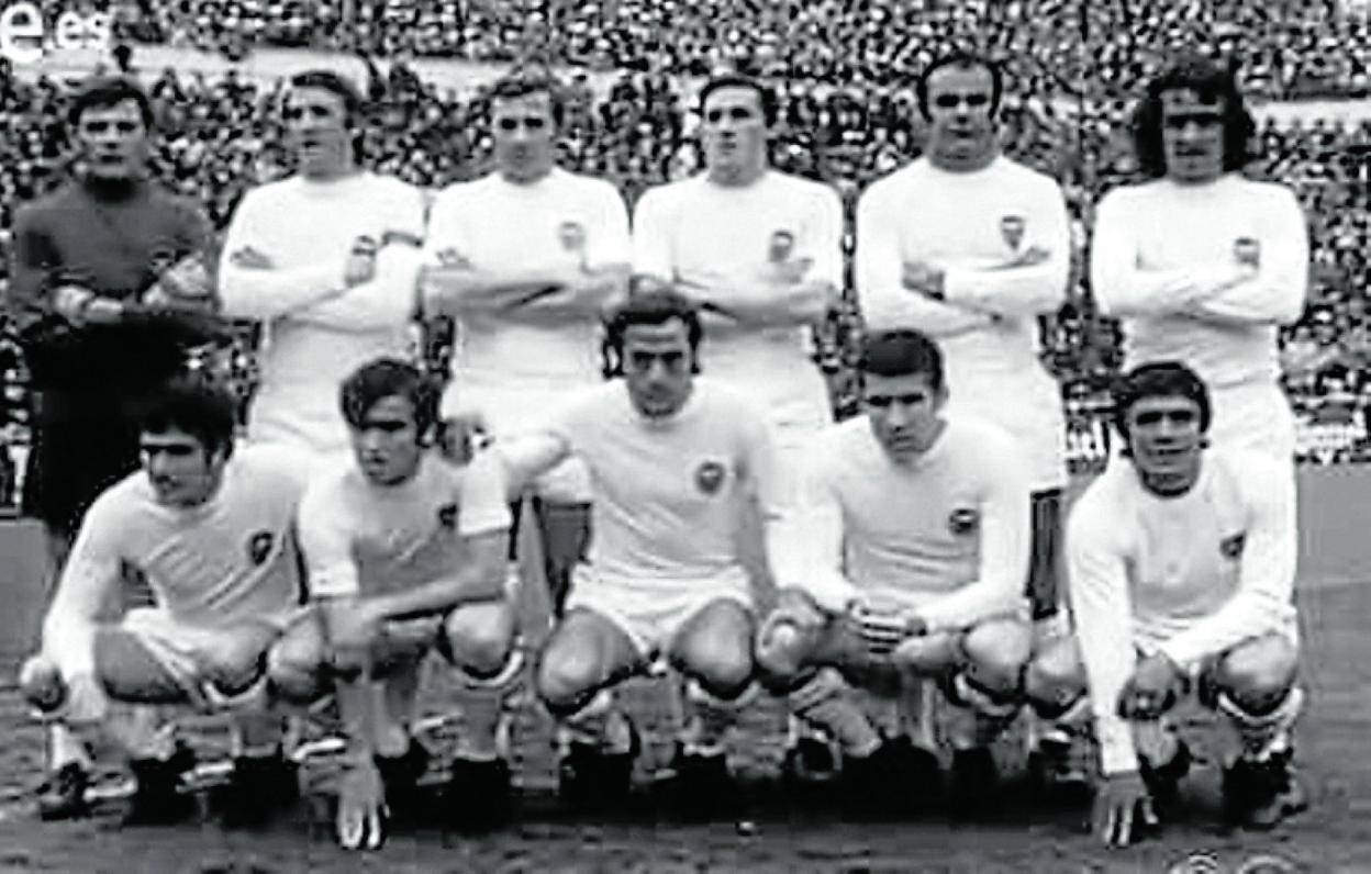 Alineación del Valencia ante el Real Madrid en la temporada 71/72. 