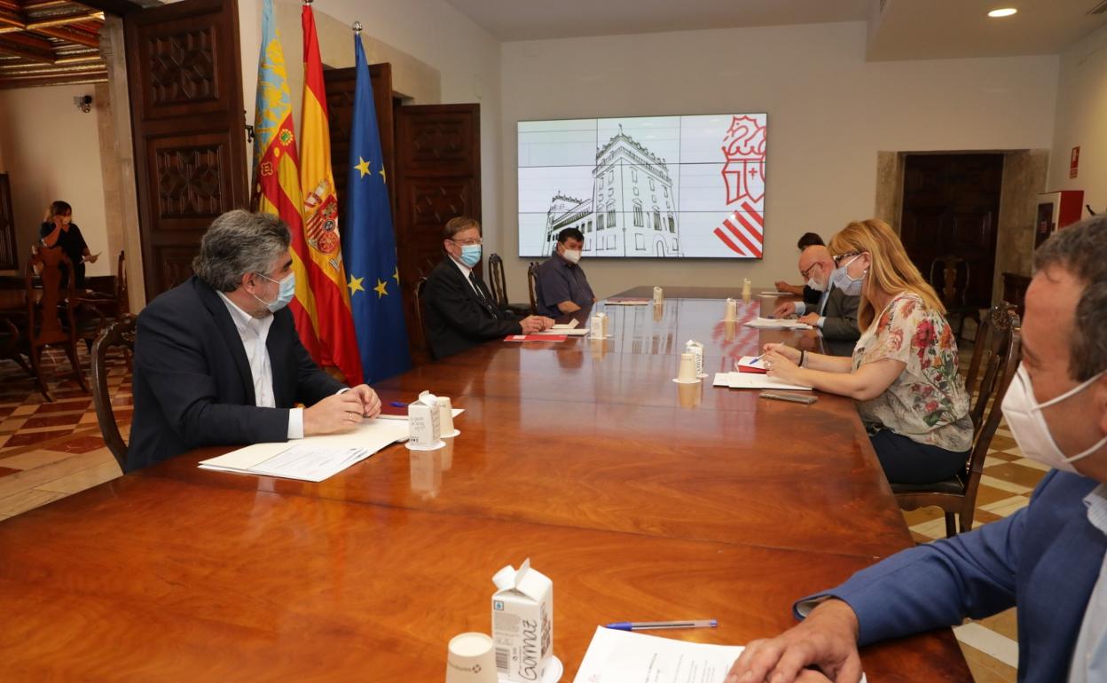 Reunión entre el Ministro de Cultura, el president de la Generalitat y la Federación de Sociedades Musicales.