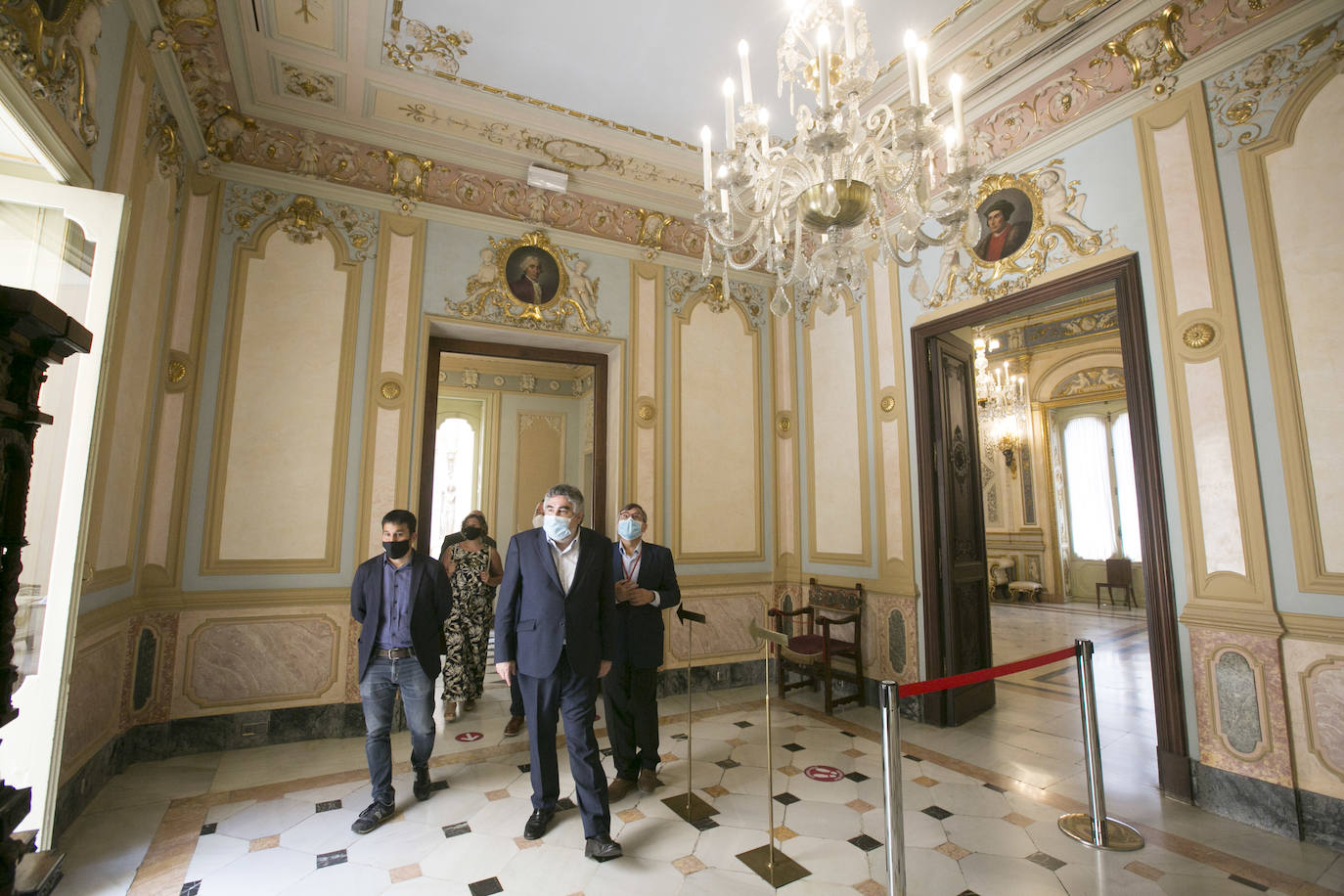 Fotos: El ministro de cultura José Manuel Rodríguez Uribes visita el Museo de Cerámica de Valencia