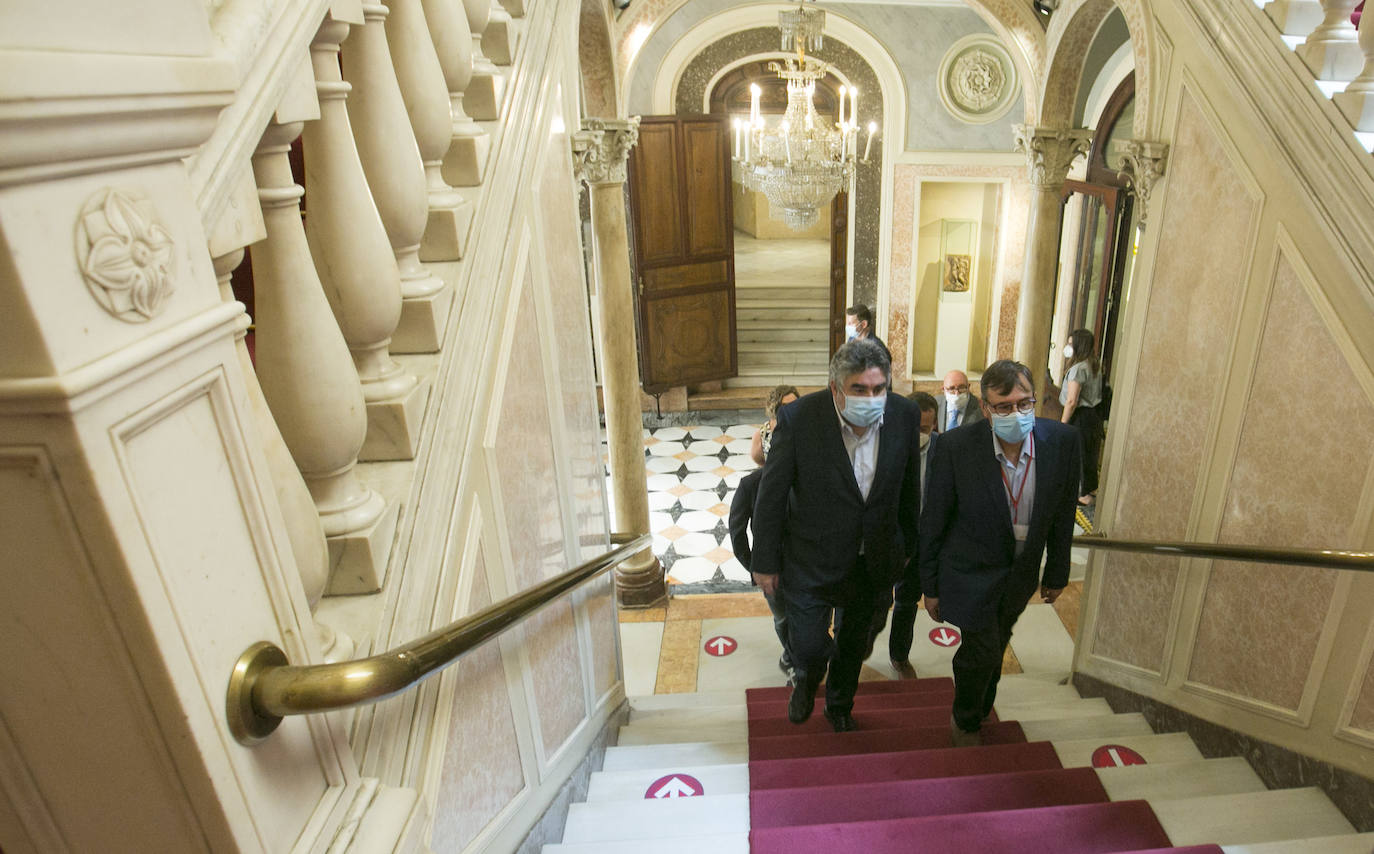 Fotos: El ministro de cultura José Manuel Rodríguez Uribes visita el Museo de Cerámica de Valencia