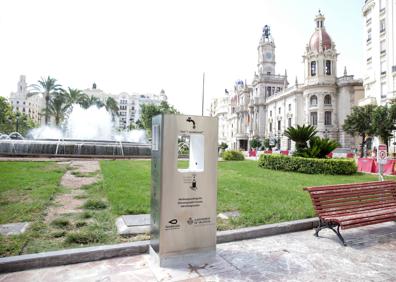 Imagen secundaria 1 - El Ayuntamiento instala fuentes en tres puntos de Valencia para rellenar las botellas de agua