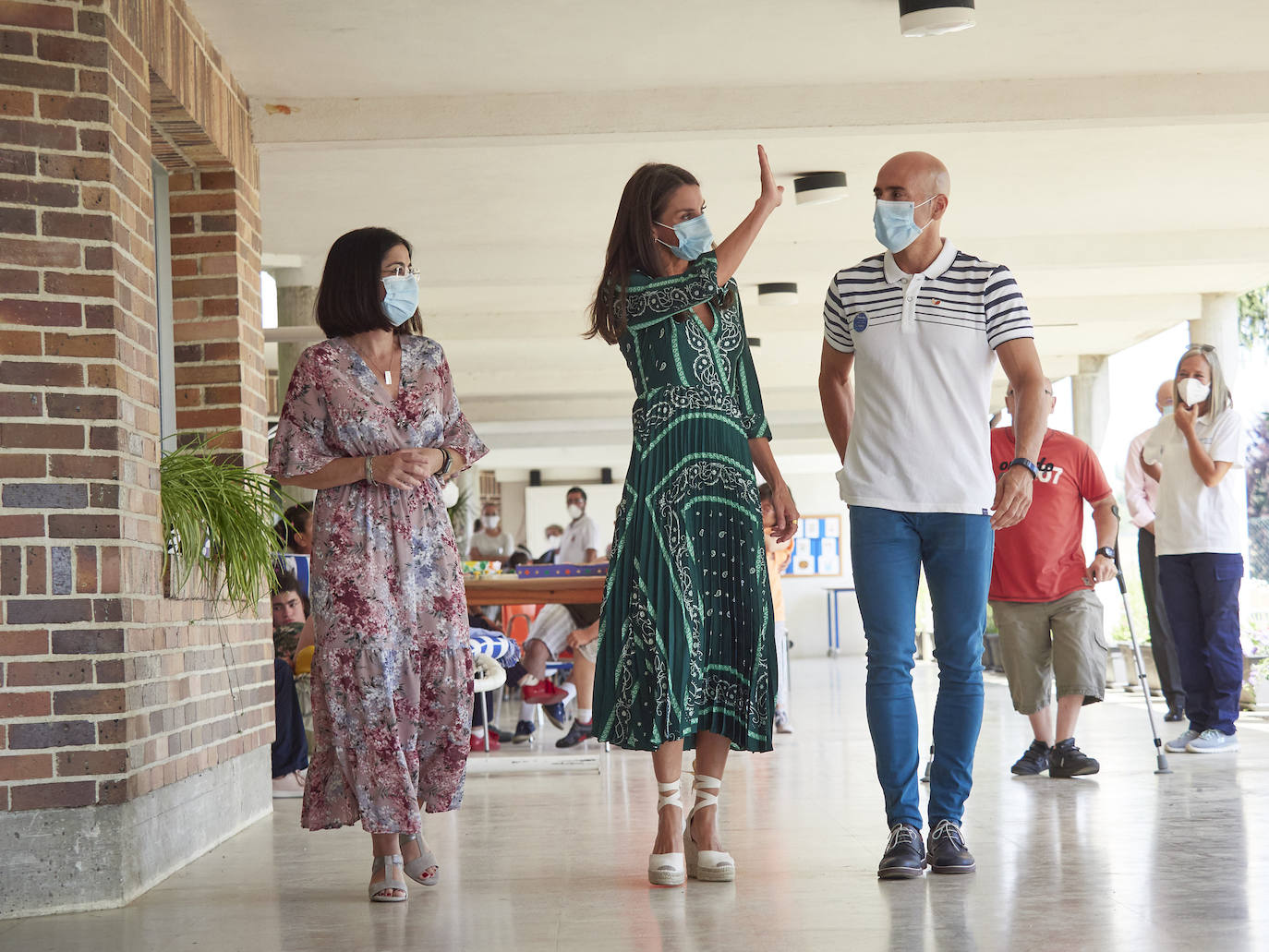 Los reyes han realizado este lunes un viaje a Navarra dentro de su gira autonómica en el que han combinado su apoyo a la atención social dedicada a las personas con discapacidad, con el respaldo al impulso de las nuevas tecnologías y la inteligencia artificial