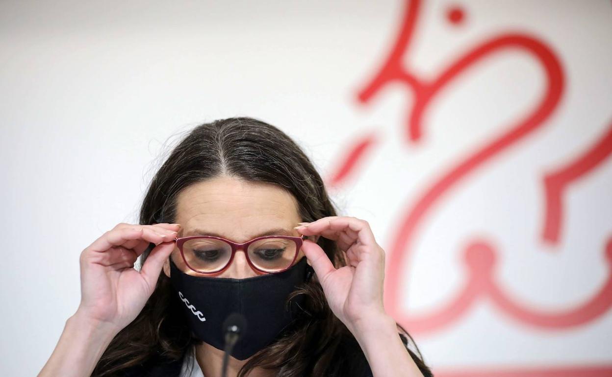 La vicepresidenta y portavoz del Gobierno valenciano, Mónica Oltra, durante una rueda de prensa. 