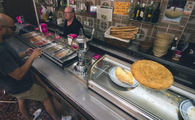 Cierra Cervecería Alhambra, el templo de la tortilla en Valencia