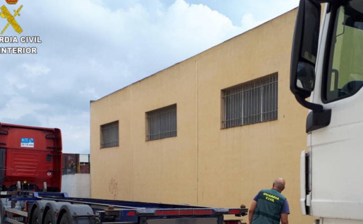 Dos hombres detenidos por más de ocho robos en el interior de camiones en polígonoes industriales de Valencia