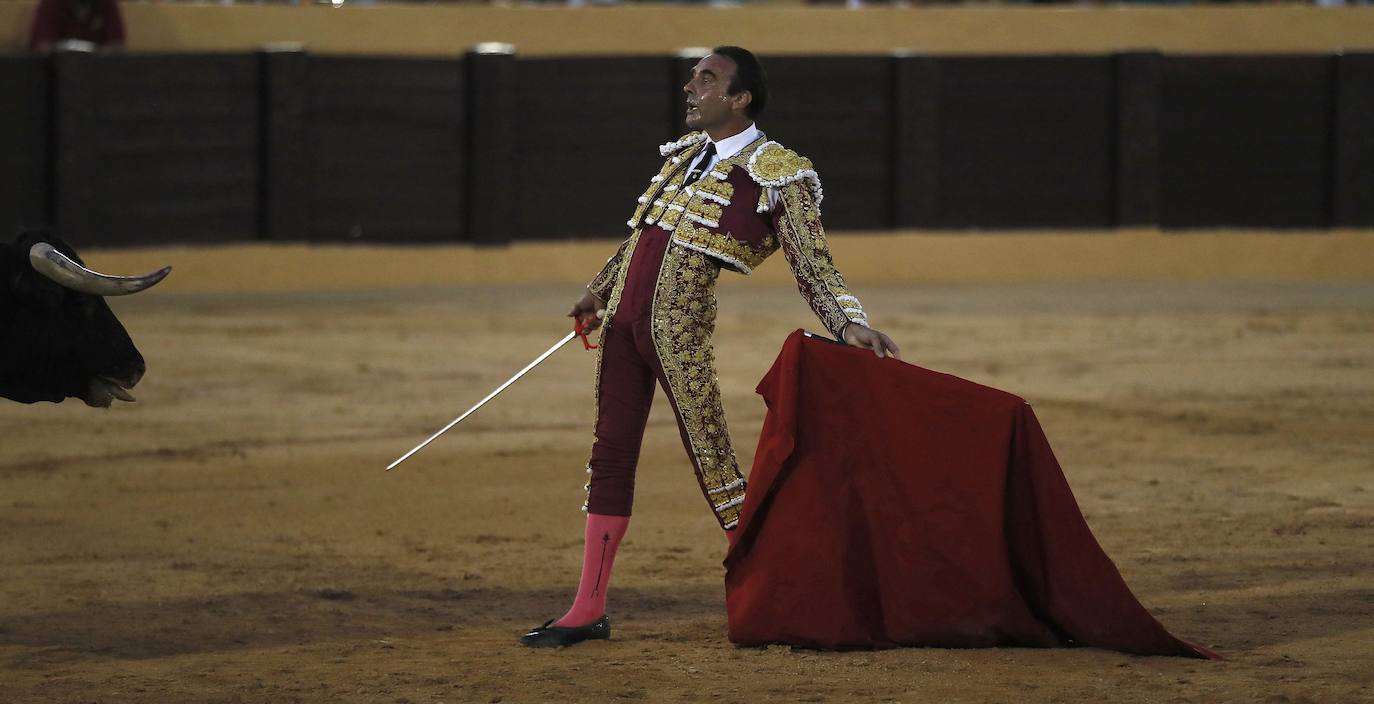 El primer festejo en Andalucía tras el confinamiento resulta con la salida a hombros del valenciano Enrique Ponce y del rejoneador Diego Ventura