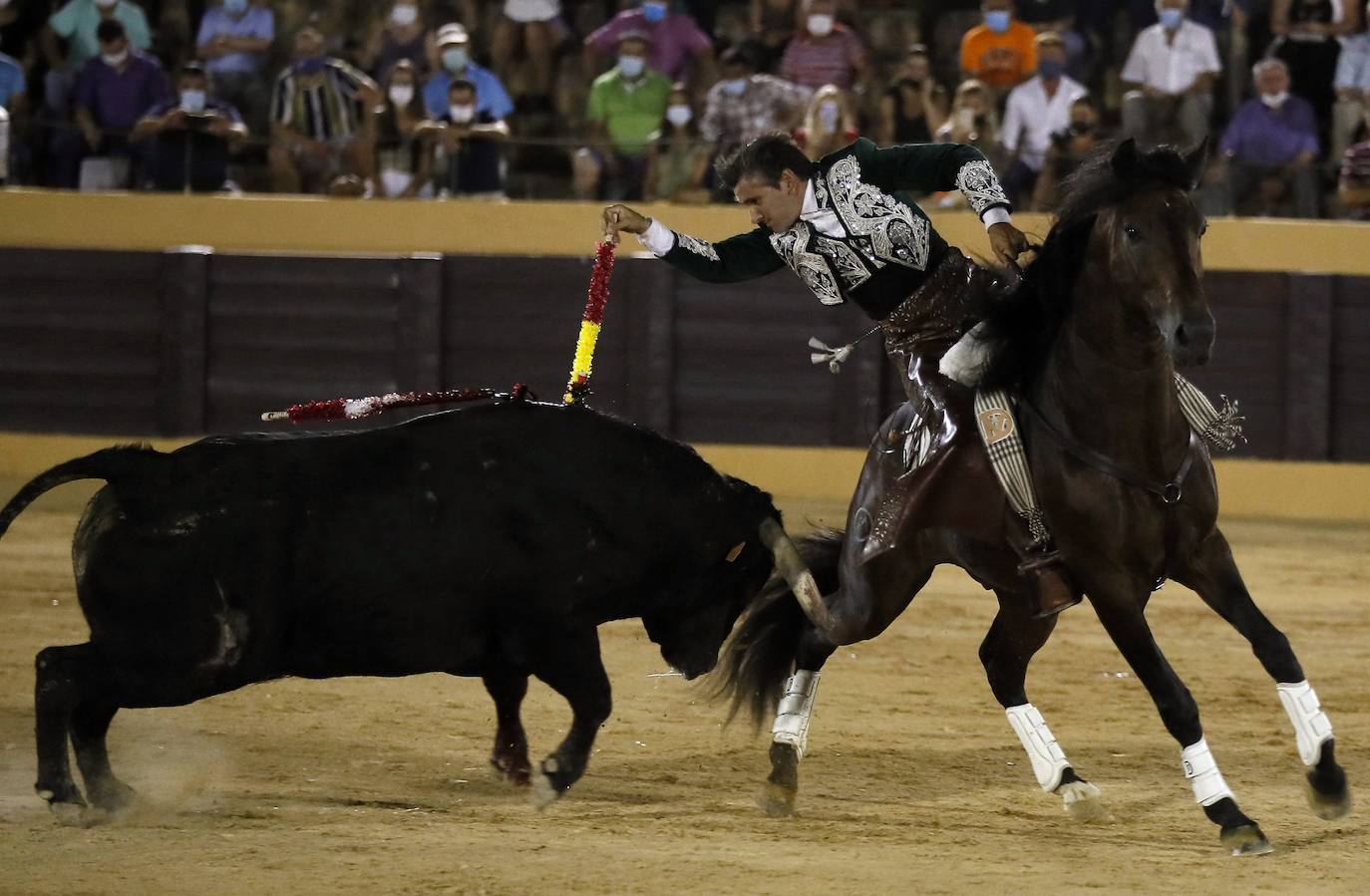 El primer festejo en Andalucía tras el confinamiento resulta con la salida a hombros del valenciano Enrique Ponce y del rejoneador Diego Ventura