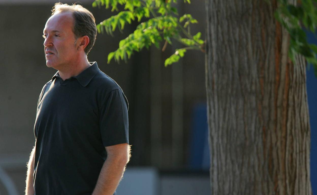 El doctor Antonio Giner, en la ciudad deportiva de Paterna. 