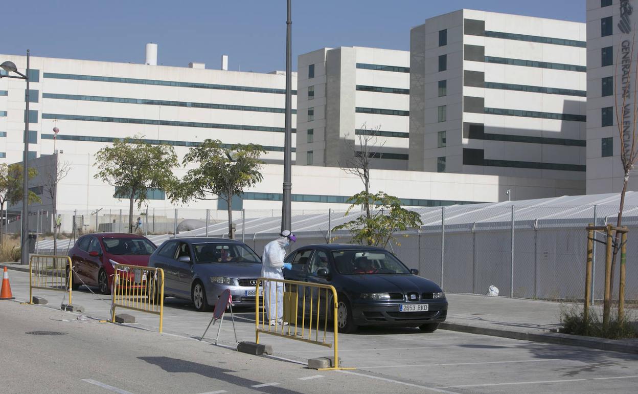 Realización de pruebas PCR en el hospital La Fe. 