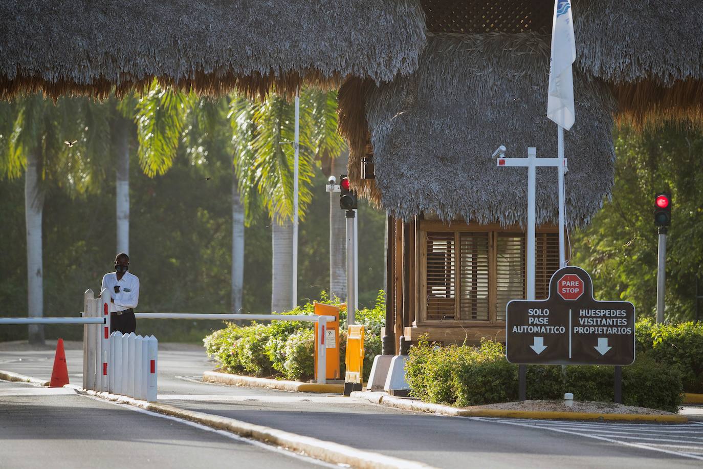 Casa de Campo, una lujosa urbanización a orillas del mar Caribe en el este de la República Dominicana, es, según varios medios españoles, la posible nueva residencia del rey emérito Juan Carlos I. l rey Juan Carlos es buen conocedor de este complejo, ya que ha sido invitado en diversas ocasiones por su amigo Pepe Fanjul, un rico empresario azucarero cubano que es dueño de la urbanización, colindante con la ciudad de La Romana. 