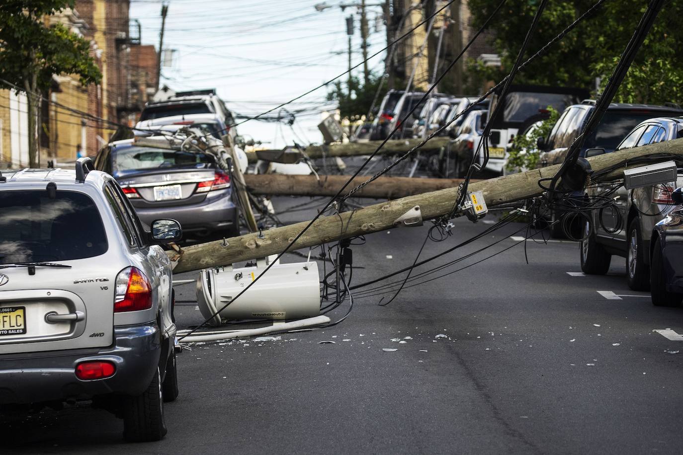 La tormenta tropical Isaías barre la costa este de EEUU y deja varios muertos