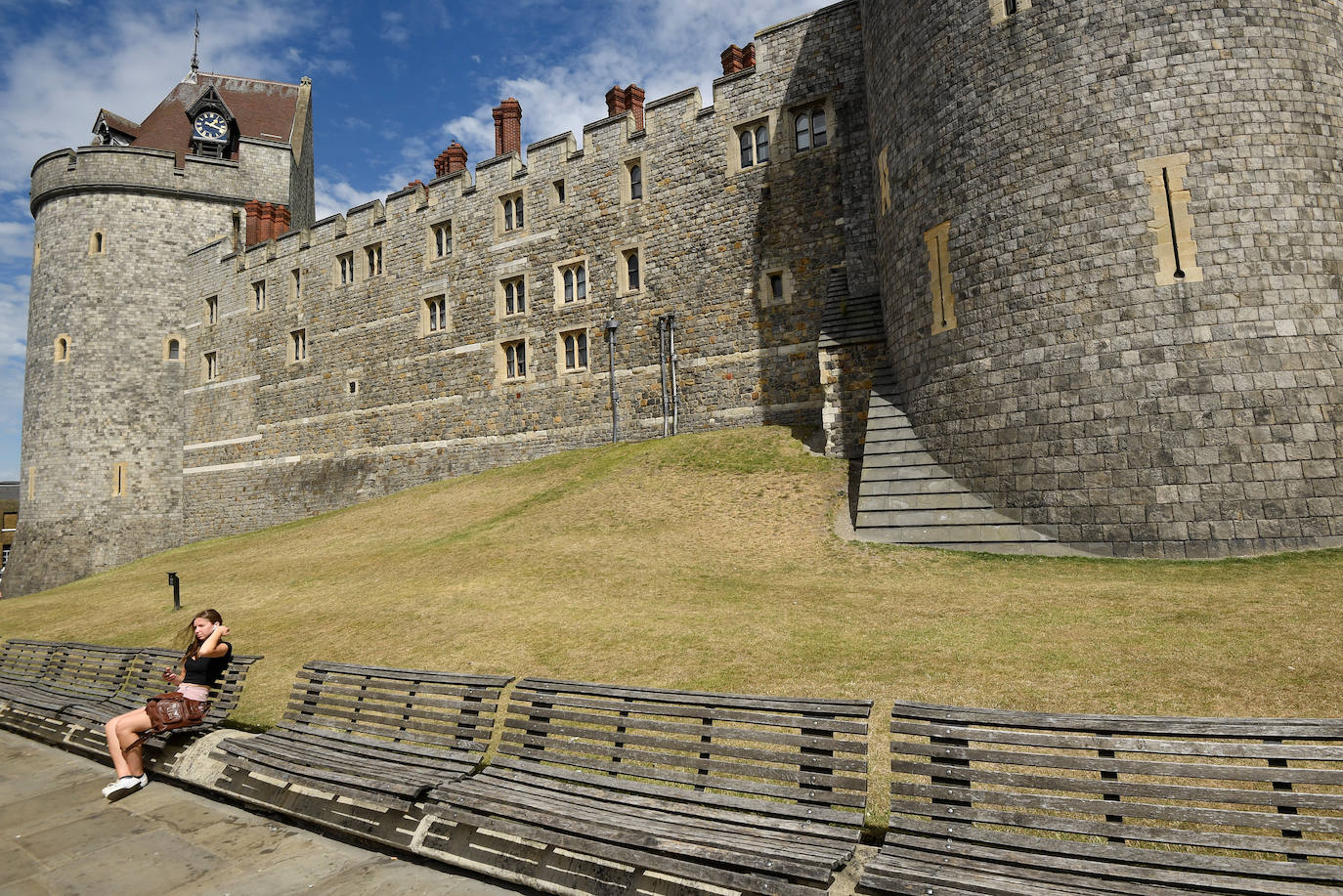 El Castillo de Windsor, una de las residencias oficiales de la reina Isabel de Gran Bretaña, abrirá su jardín East Terrace Garden al público por primera vez en más de 40 años. 