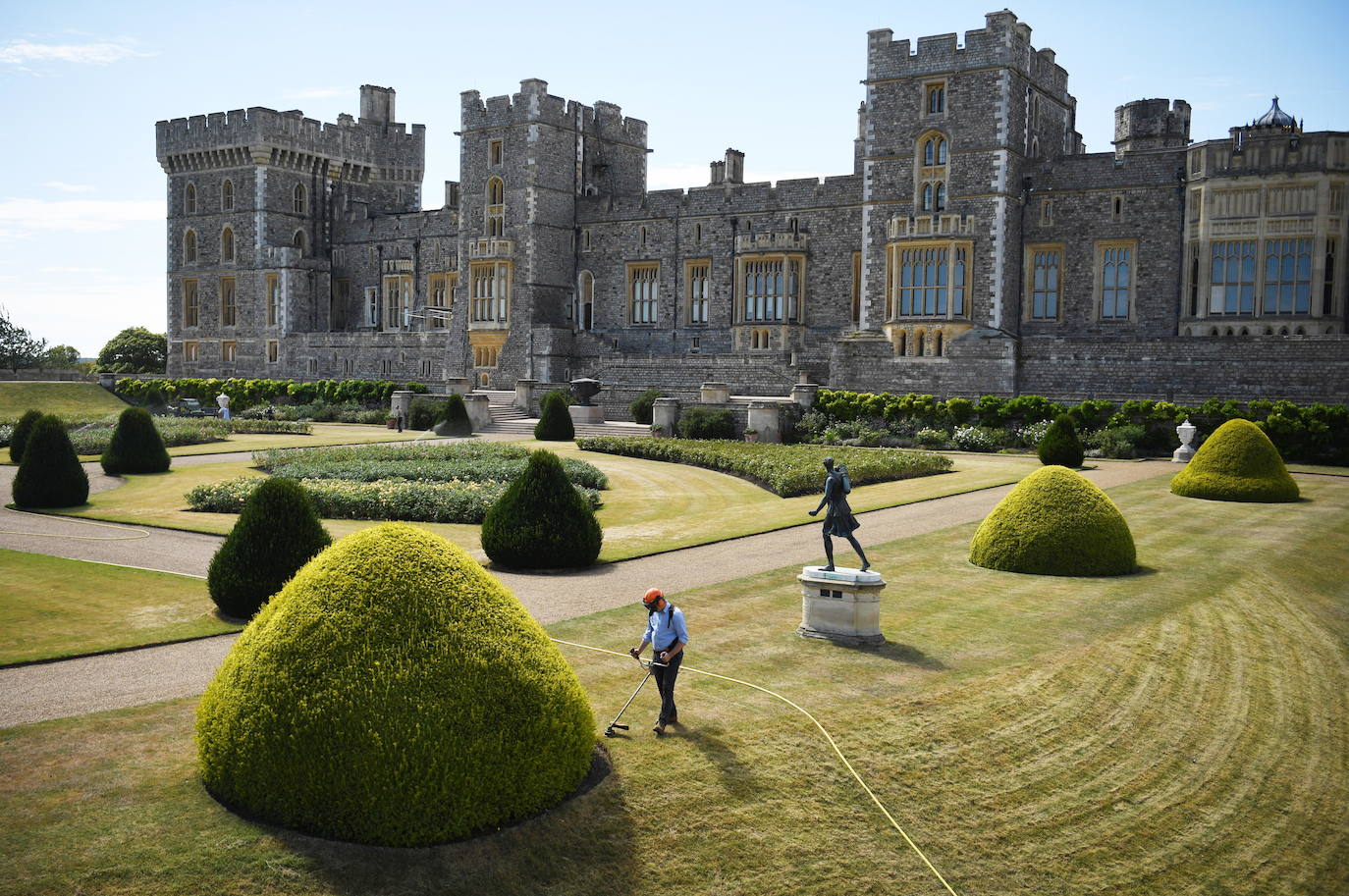 El Castillo de Windsor, una de las residencias oficiales de la Reina Isabel de Gran Bretaña, abrirá su jardín East Terrace Garden al público por primera vez en más de 40 años. 