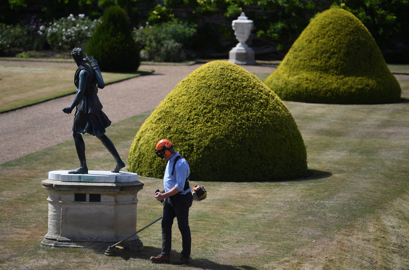 El Castillo de Windsor, una de las residencias oficiales de la Reina Isabel de Gran Bretaña, abrirá su jardín East Terrace Garden al público por primera vez en más de 40 años. 