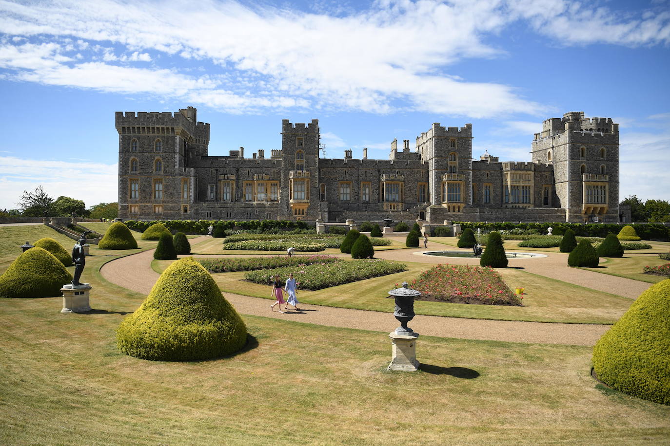 El Castillo de Windsor, una de las residencias oficiales de la Reina Isabel de Gran Bretaña, abrirá su jardín East Terrace Garden al público por primera vez en más de 40 años. 