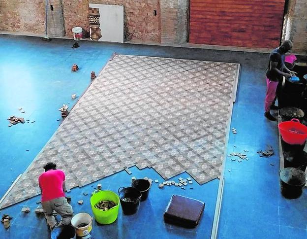 Detalle de los trabajos de restauración en el taller.
