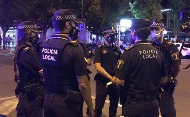 La policía cierra otra discoteca en Alicante con 50 personas sin mascarilla en la pista de baile 