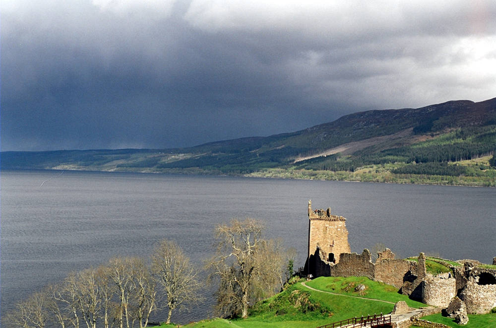 El mosntruo del lago Ness | Es uno de los avistamientos más antiguos y de las leyendas con más recorrido, vigente en el imaginario colectivo desde 1871. Incluso se ha convertido en un lugar turístico desde que se registrase la presencia de una 'criatura' en las profundidades del lago.