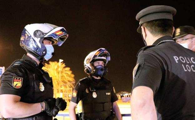 Seis detenidos por agredir y robar a un hombre en plena calle en Alicante