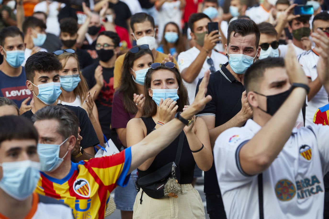 Fotos: Más de un millar de valencianistas se manifiestan contra la gestión de Lim y piden su marcha