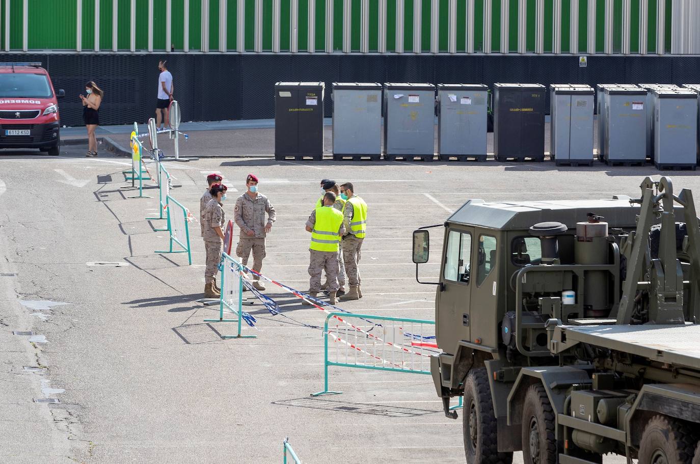 El Ejército instala un hospital temporal en el aparcamiento del Clínico de Zaragoza